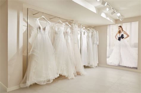 wholesale wedding dress outlet.